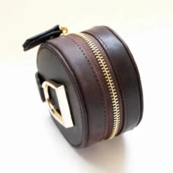 Oakbark & Chrome Stirrup Accessory Keeper -Equestrian Clothing Store AK HAV 001 oakbarkandchrome.stirrupaccessory.havana4